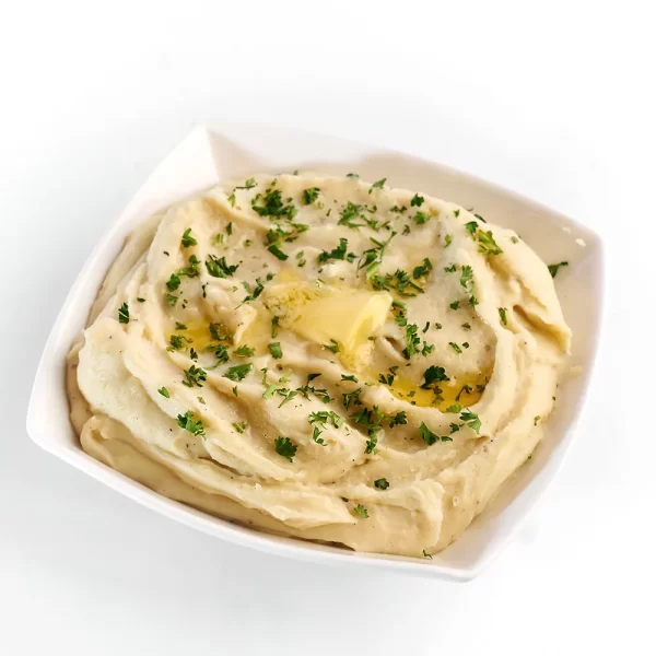 Puré de papa tradicional con mantequilla y ajo rostizado.